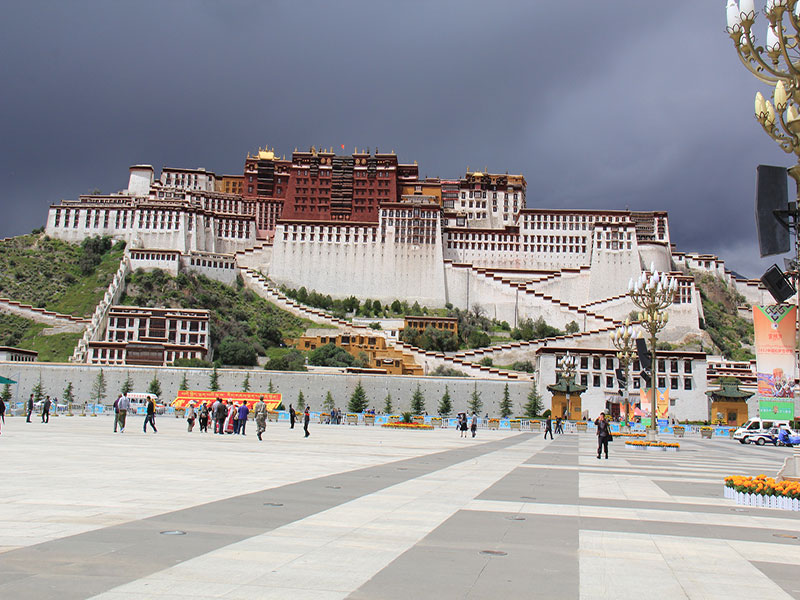 2023年成都到西藏旅游线路及报价