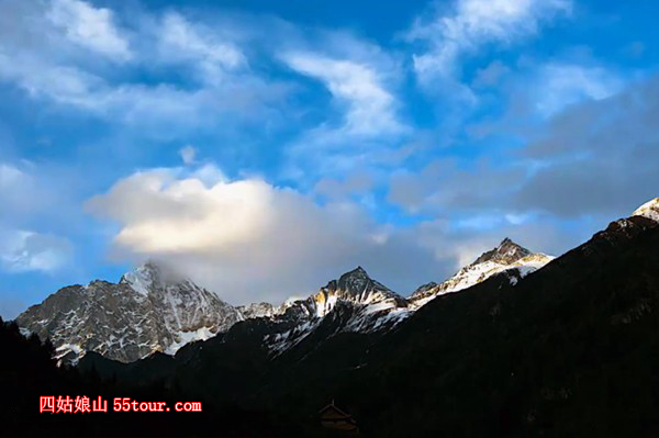 1月，2月份可以去四姑娘旅游安全吗，旅游价格是多少？