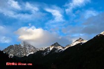 1月，2月份可以去四姑娘旅游安全吗，旅游价格是多少？