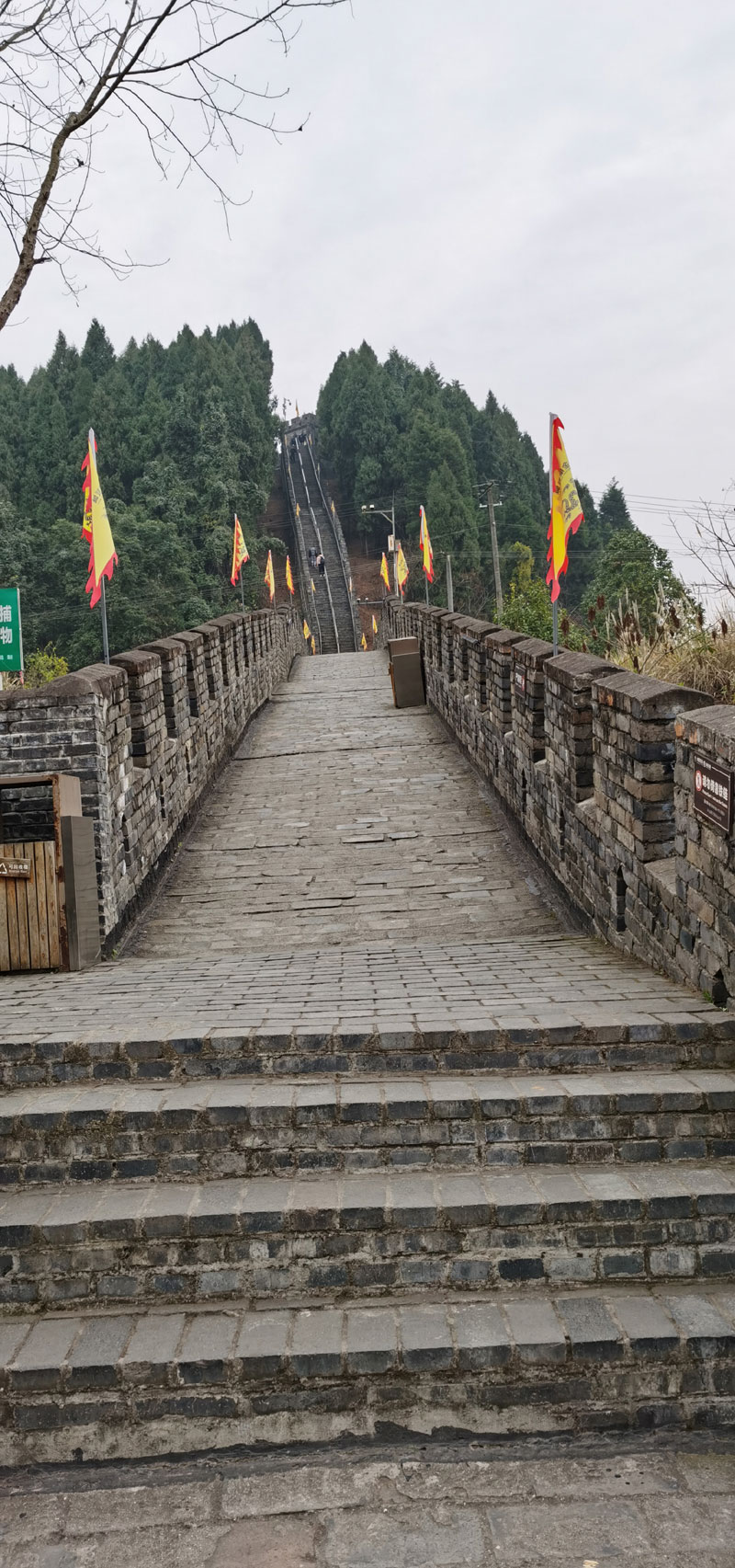 成都金龙长城要门票吗?金龙长城有多长?